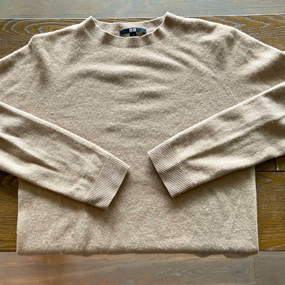 Uniqlo 100% Cashmere Beige Crewneck Sweater